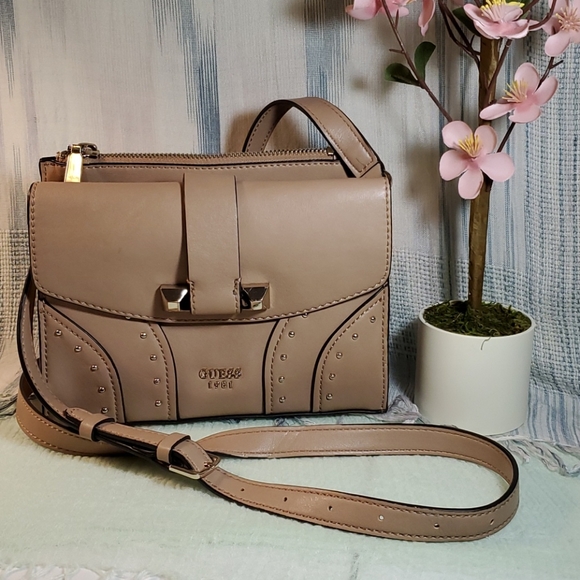 Guess Handbags - 🔥FINAL🔥 Guess vegan leather crossbody bag